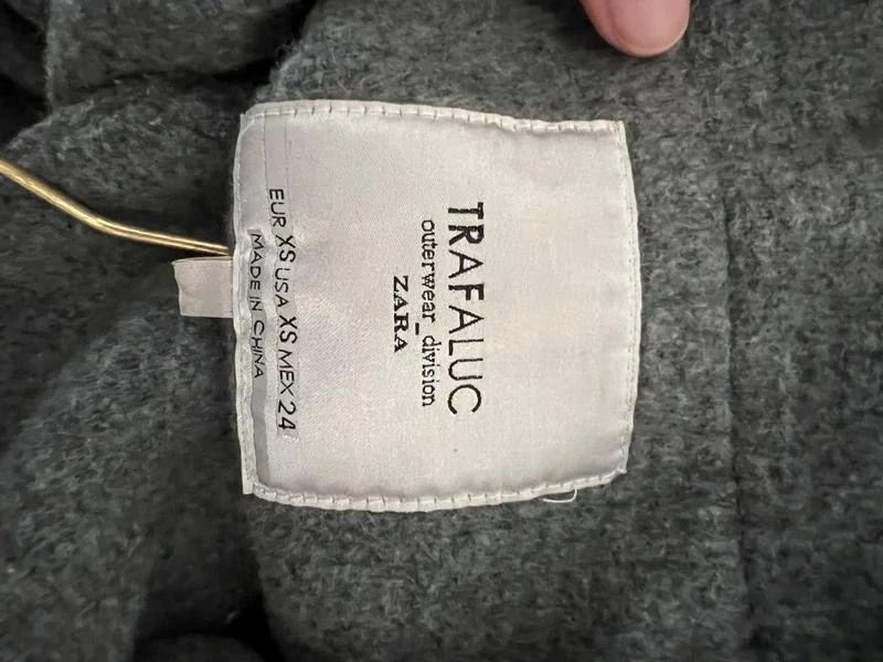 Chaqueta gris Zara con cuello alto – photo 3